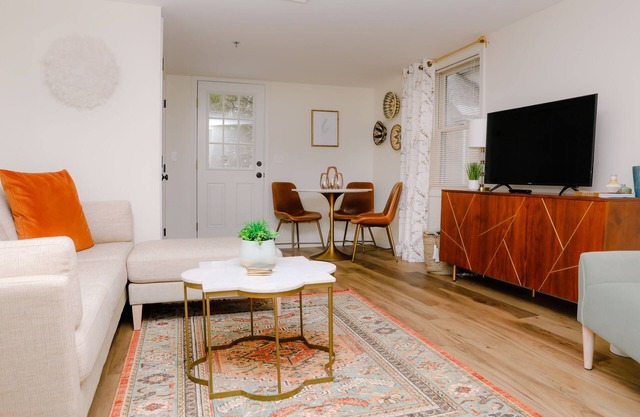 Renovated Downtown 1bedroom