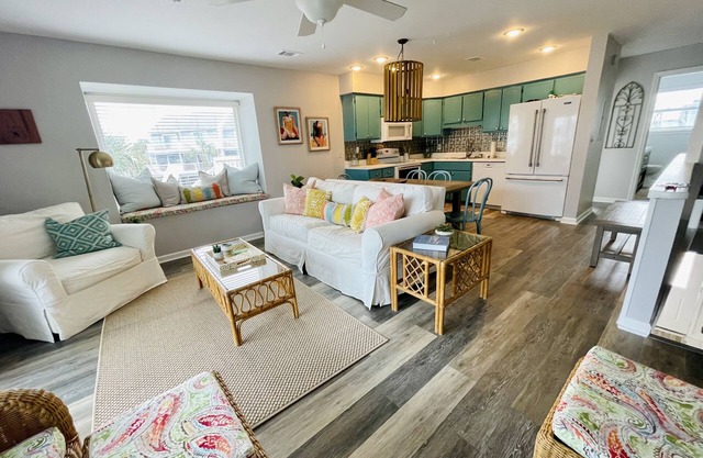 Renovated Gulfview townhome just Steps to the Beach!
