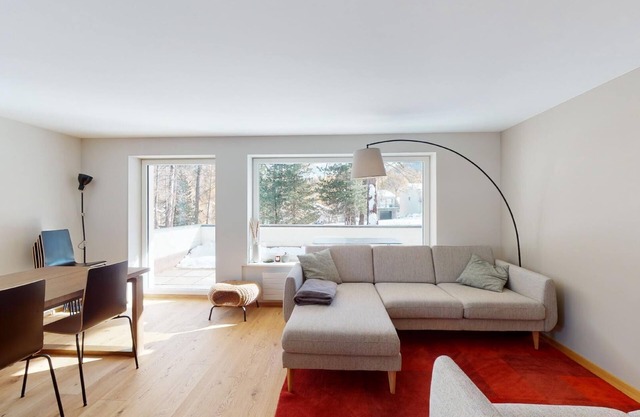 Renovated in 2020, 5½-room apartment on the 1st floor, distributed over two floo