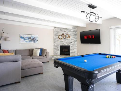 Renovated Retreat 4BR Oasis w Pool and Pool Table