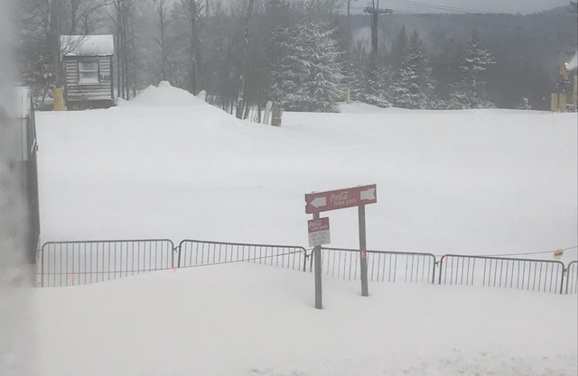 Renovated slope side/view, ski in/out, 2216,slps 6