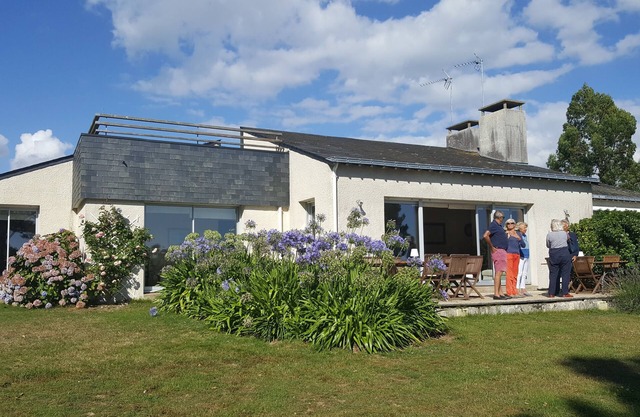 Rent architect villa direct sea Gulf of Morbihan in July