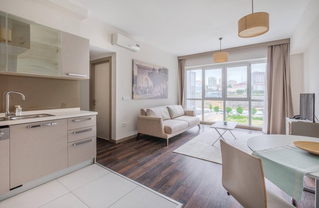 Residence, 5 min to Metro, 30 min to IST Airport