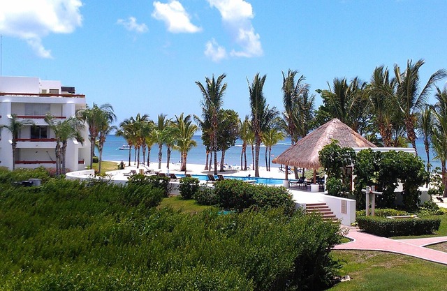 Residencias Reef 8230. Heated Pools, Jacuzzi, Beach Views, Free Wi-Fi!