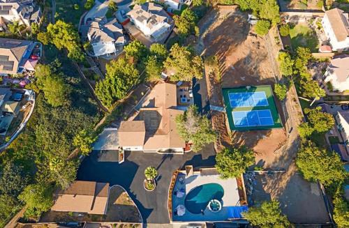 Resort Home Sleeps 24 Two Units
