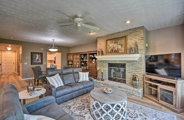 Resort-Style Condo w/Balcony on Lake Keowee