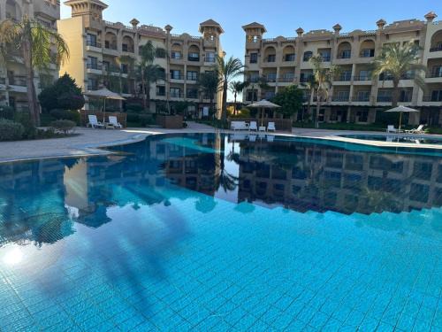 Resort-Style Luxury Chalet with Pool and Sea View in Sahl Hasheesh