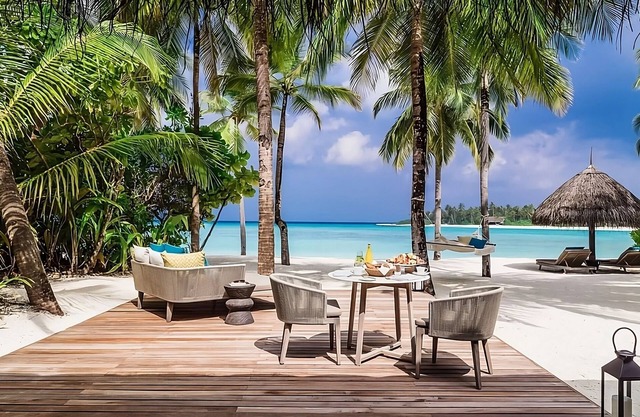 Rest and Relaxation! Balcony w/Beach View, Private Beach, Outdoor Pool