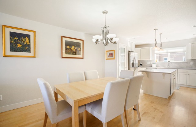 Retreat in quiet open concept townhome - 2 car garage, office,15 min to Boulder