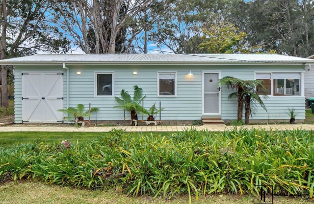 Retro Coastal Cottage | WiFi, Steps to Café