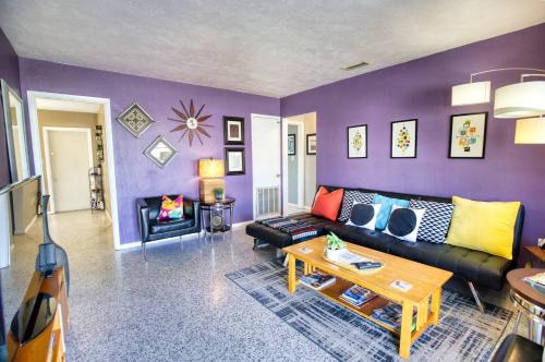 Retro-inspired Stay, Bbq Patio, Close To Downtown