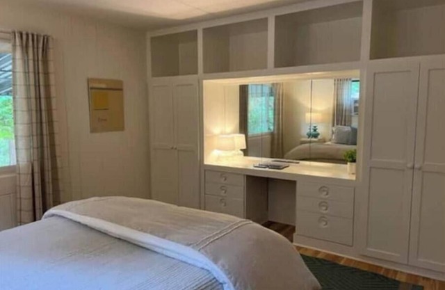 Retro Mid-Century Cottage 1/2 mile to CPI