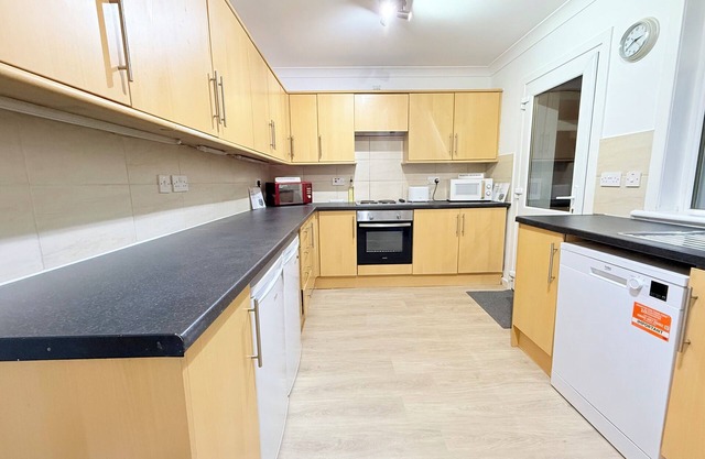 RF-Entire House -Central Scotland-Falkirk| Self-Check-in |Pet-friendly | Parking