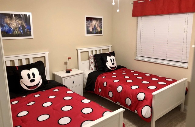 Right Left Right To Disney! (3 Turns To Disney)