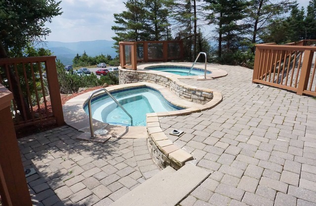 Rimfire 246: 1BR: Slope Side! Hot Tub! Tastefully Decorated