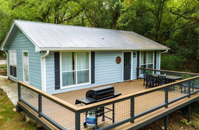 River Access | Fire Pit | BBQ | Deck | Sleeps 8