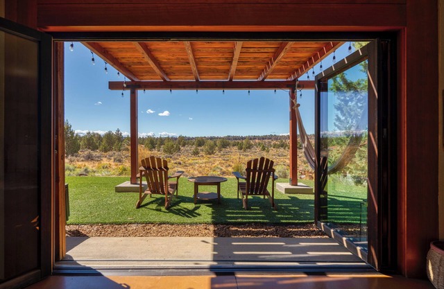 River Canyon Eco-Barn - On 50 Acres Near Smith Rock