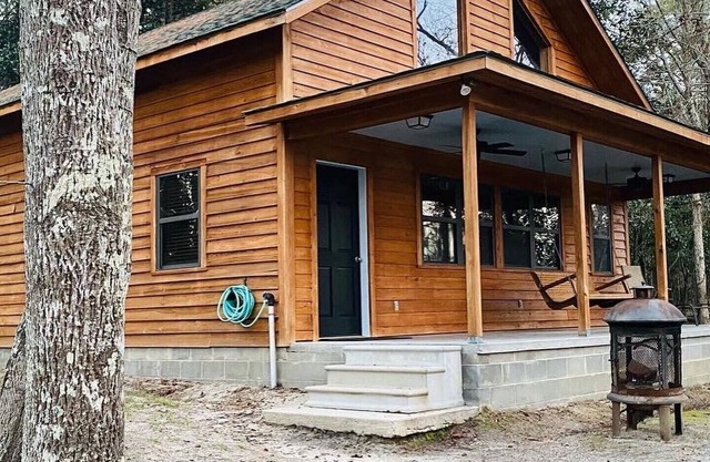 River Cross Lodge Cypress Red Oak Cabin Overlooking the Altamaha River