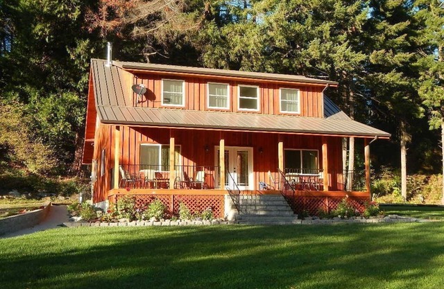 River Front Hideaway in the Southern Oregon Cascade Mountains