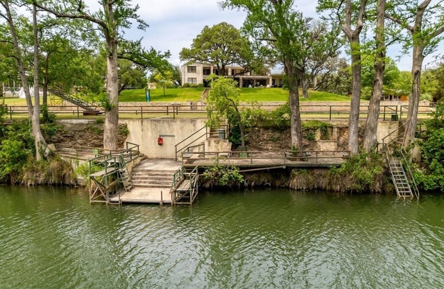 River Oaks Lodge 11/9.5 Sleeps 26, Riverfront, kayaks included!