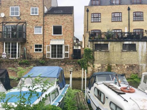 River Penthouse Apartment In The Heart