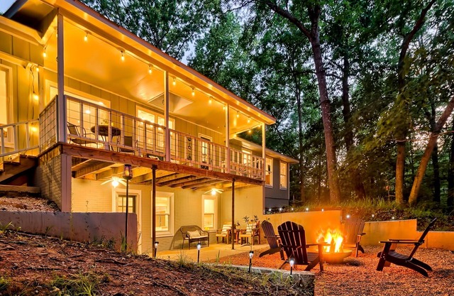 River Retreat-Treetop waterfront home, big views!