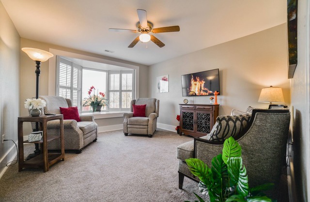 River's Dawn - Modernized Historic Home - River Views - King Bed - Fast Wifi