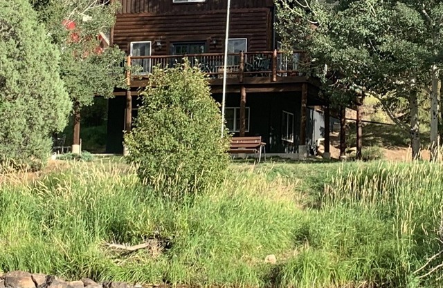 River's Edge Cabin - Newly Remodeled - On the Big Laramie River