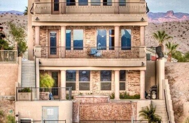 Riverfront Luxury Mansion, private Pool & Spa