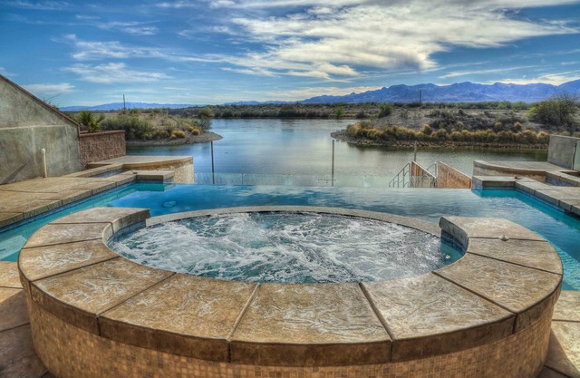 Riverfront waterfront Mansion, private Pool/Spa Scenic View on water