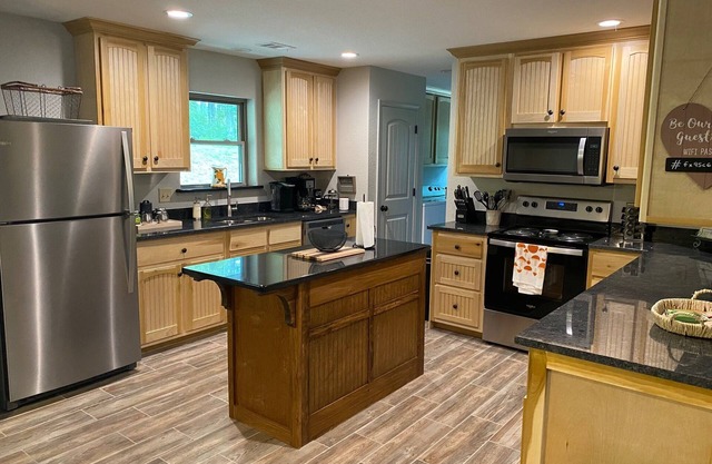 Riverglen Estate ~ Private Family-Owned 45a w/Cabin, River, Bluffs, Walk Trails