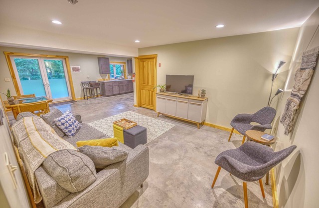 River’s Bend, 1Bd , 8 mins to Montpelier
