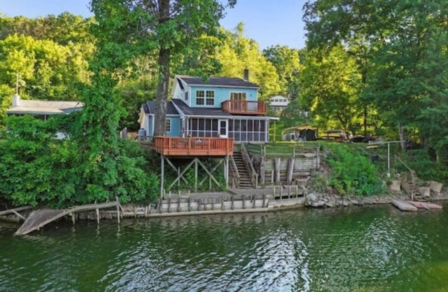 Rivers Edge Retreat with spectacular water views, Full kitchen, Games, Fishing