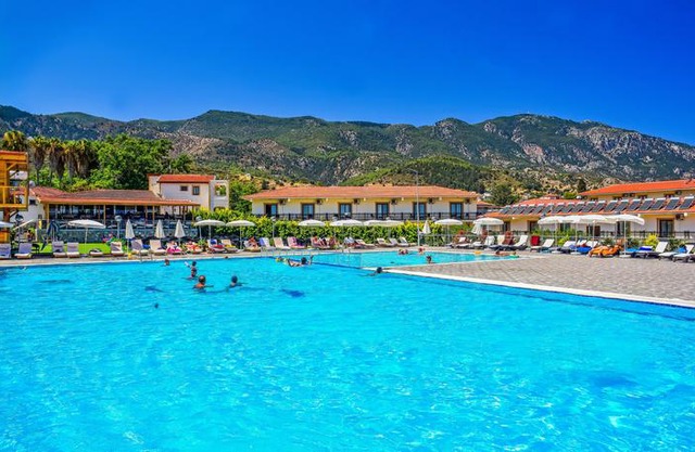 Riverside Garden Resort