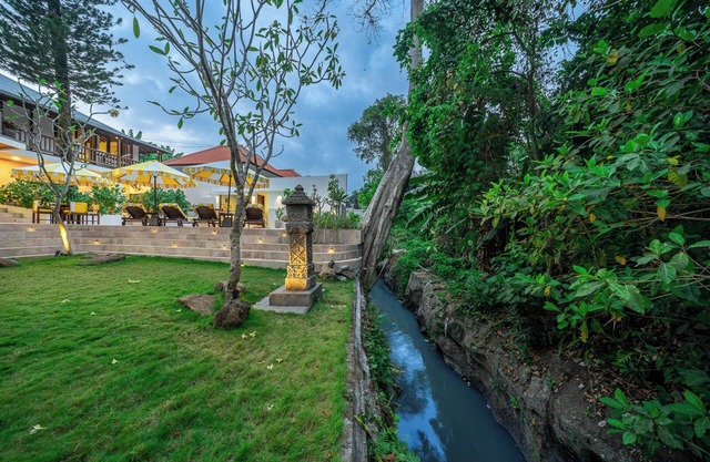 Riverside Villa Near Canggu