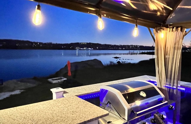 RiverView Retreat – Where Classic Charm Meets Coastal Comfort