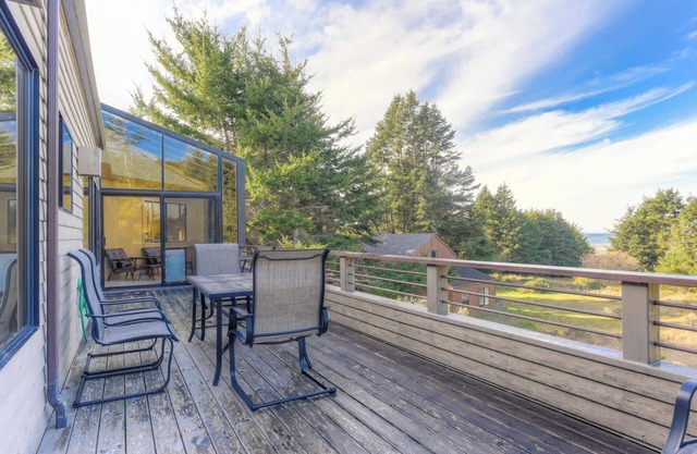 Riverview | Sleeps 12!