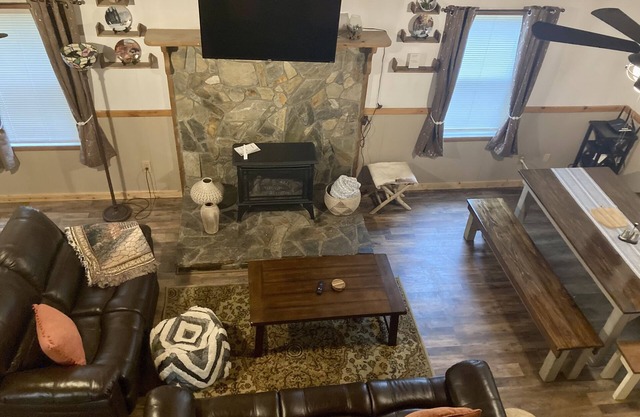 Roan Vista Cottage: Hiker's Paradise. Minutes From Roan Mountain State Park.