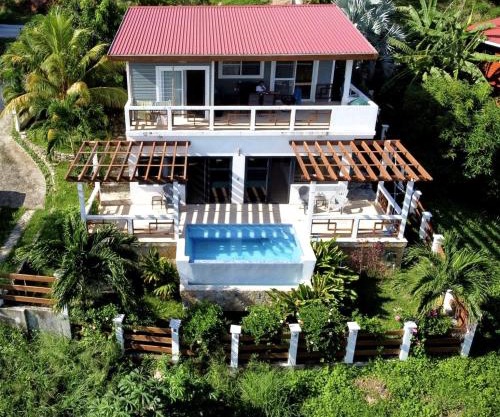 Roatan Infinity Pool and Ocean View Apartment