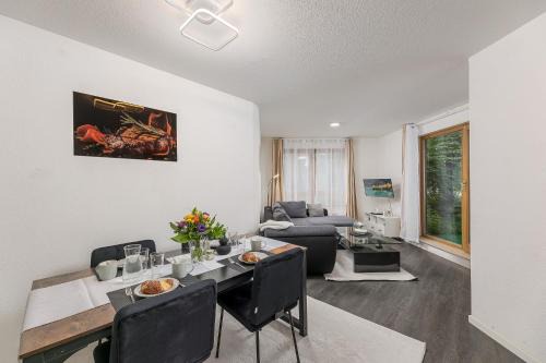 Rob's Flat - Helle 3-Zimmer-Wohnung mit Terrasse, Platz für bis zu 5 Personen, nur 2 Minuten zur S-Bahn