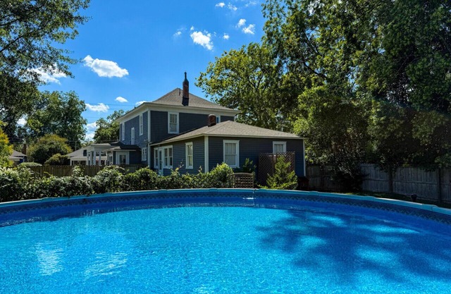 Roberson House: Private Pool|Walk to Downtown|Sleeps 12
