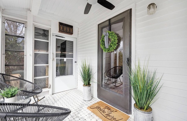 Rock Hill Family Bohemian Bungalow | Outdoor Living | Sleeps 12! | Dog friendly!