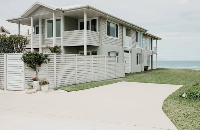 ROCK SALTnLuxury 3 B/room Ocean Front Apartment - breathtaking 270 degree view