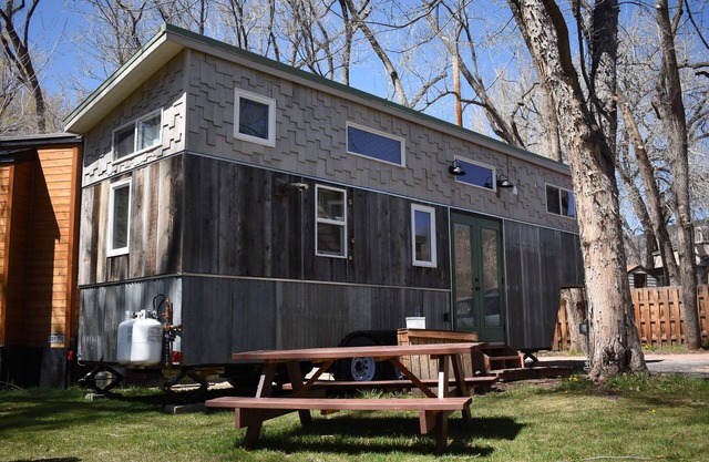 Rocky Waters – Cozy Tiny House Getaway for Families Near Estes Park
