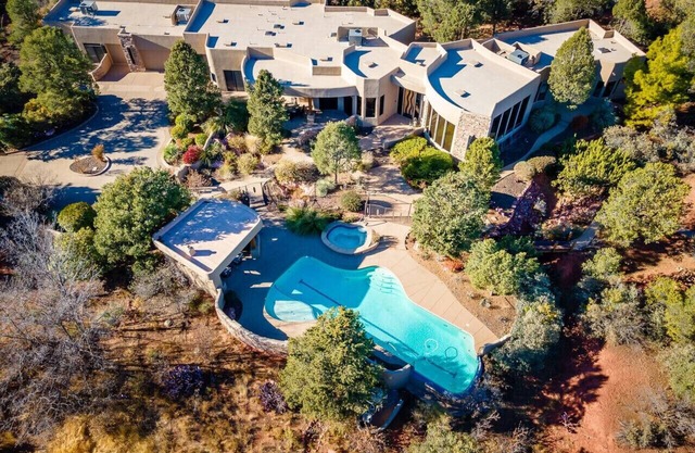 Rolling Sedona Paradise 4 Bdrm, 4.5 BA, Pool