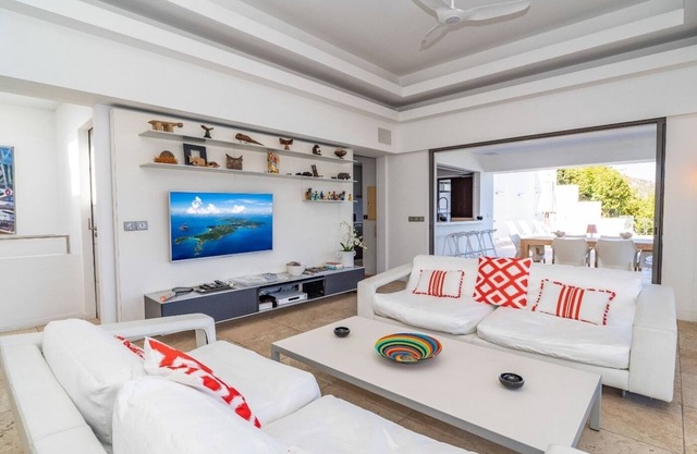 Romantic 2 BDRM Modern Villa w Pool and BBQ