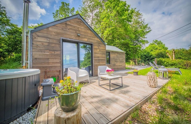 Romantic Chalet in Ferrières with Hot Tub