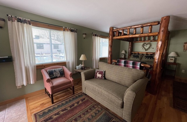 Romantic, Large Studio with Rustic Queen Size Bed and Decor
