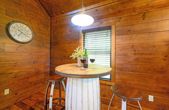 Romantic log cabin w/private heart-shaped hot tub and fireplace for two