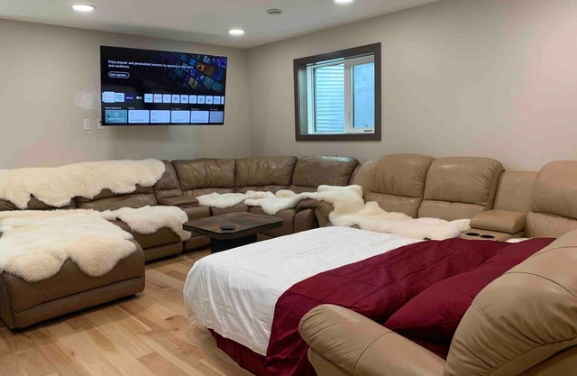 Romantic Luxury Retreat w/PRIVATE Sauna & Spa: Steam Shower, Ofuro, FP, pets ok!